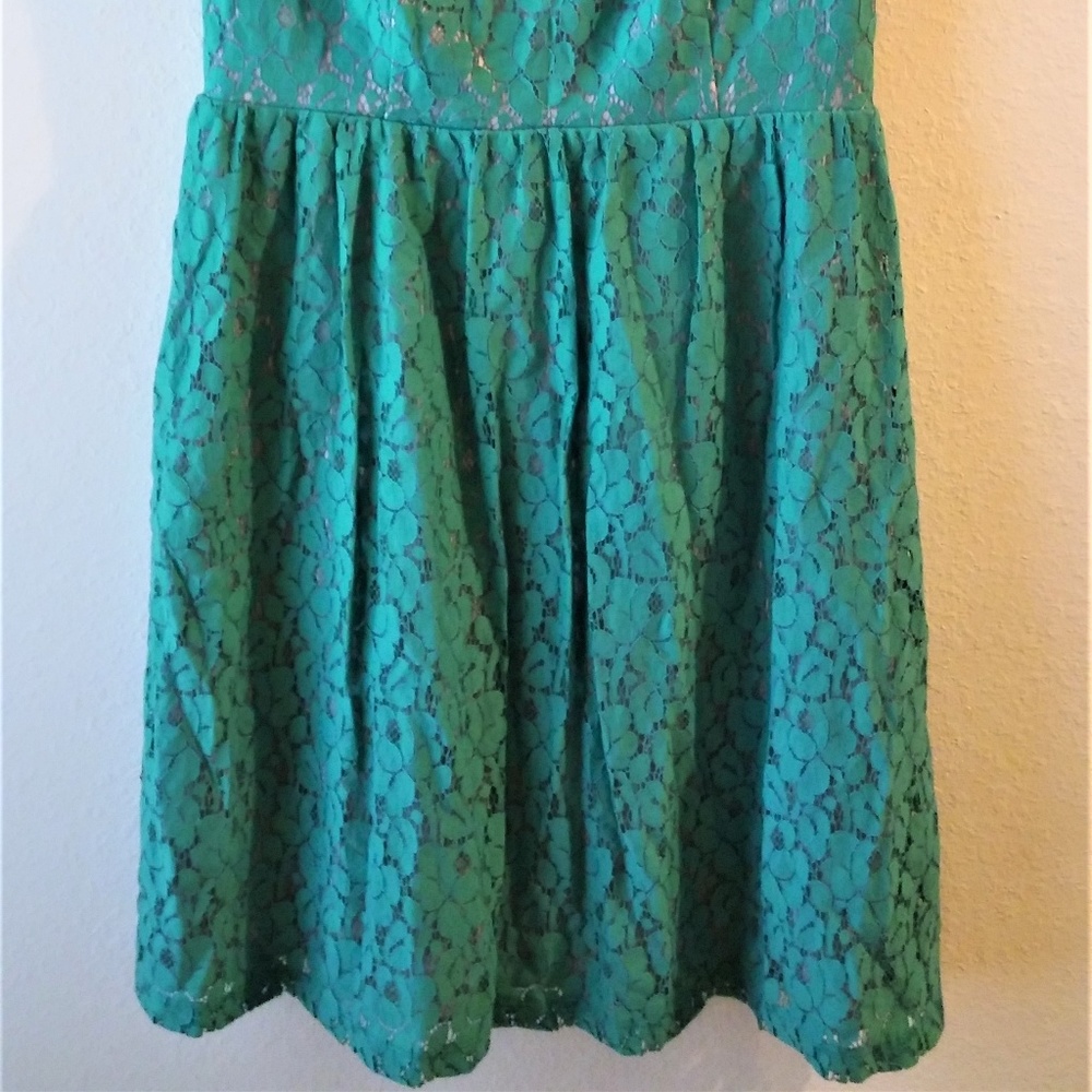 Enfocus Studio | Green Lace Midi Dress - Picture 4 of 6